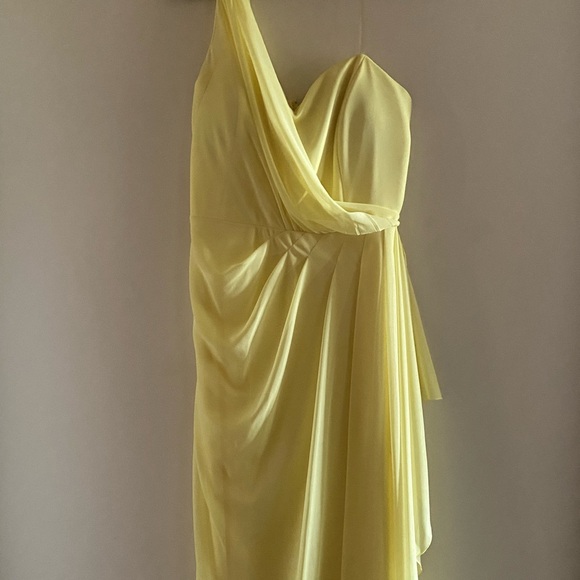 One shoulder full length yellow formal dress worn once size 12 very flattering - Picture 4 of 6